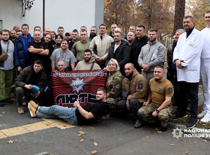 Олександр Усик провідав поранених бійців Нацполіції