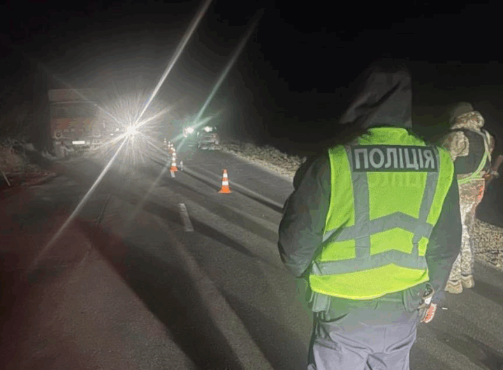 Події - На блокпості під Одесою фура збила двох військових