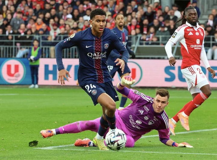 Новини спорту - Півзахисник ПСЖ залишається в клубі, відхиливши пропозиції з АПЛ