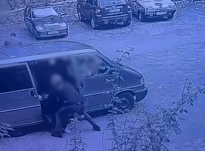 Новини Києва - Поліцейські побили чоловіка біля ТЦК у Києві
