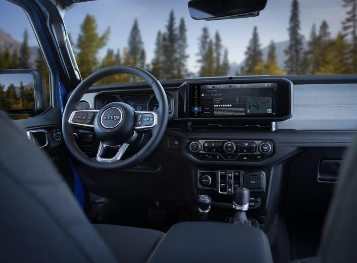 Авто новини - Помилка в оновленні Jeep заблокувала автомобілі прямо на дорозі