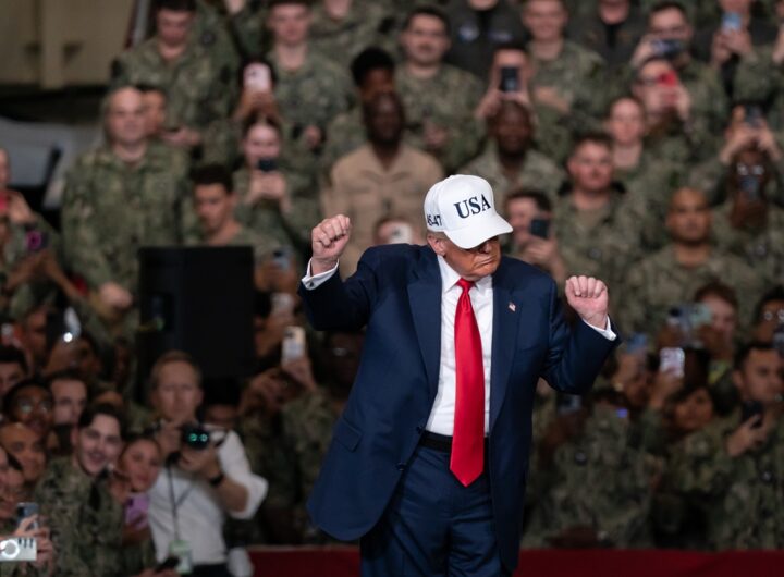 Новини світу - Рейтинг Трампа впав до найнижчої позначки з моменту повернення у Білий дім