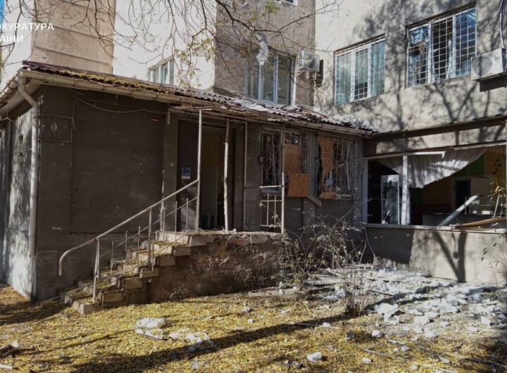 Новини України - РФ атакувала дитячу лікарню в Херсоні, 9 поранених