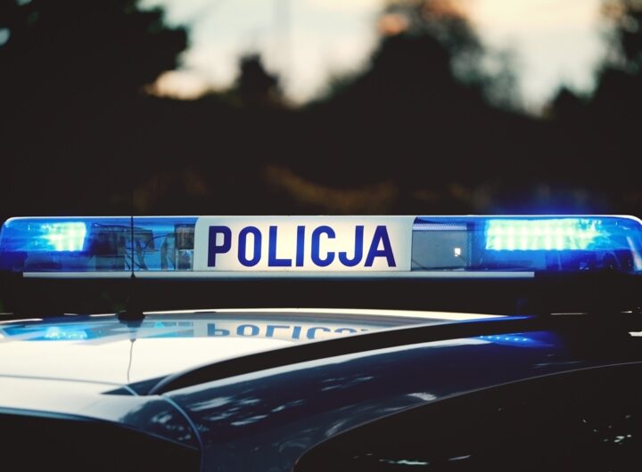 Новини світу - У Польщі затримала чоловіків, які зірвали прапор з консульства України