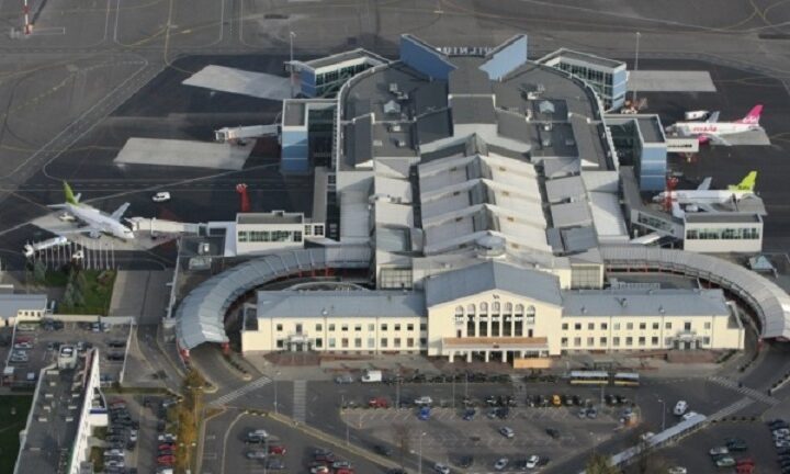 Новини світу - У Вільнюсі закривали аеропорт через метеокулі з Білорусі