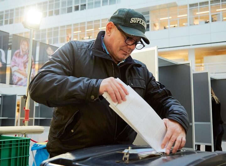 Новини світу - В Нідерландах почались дострокові парламентські вибори