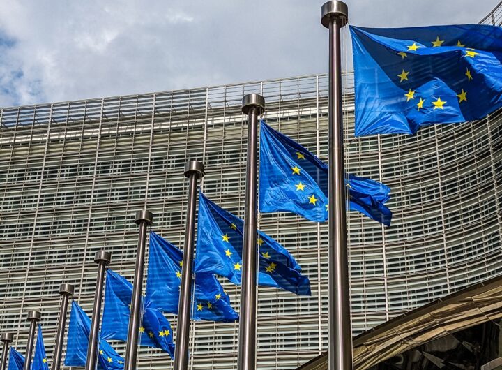 Новини світу - В Єврокомісії зреагували на виведення військ США з Європи