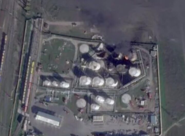 Новини України - ЗМІ показали знімки ураженої нафтобази в Криму