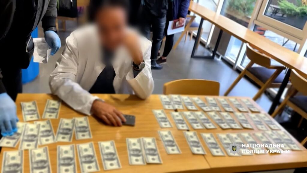 7 тисяч доларів за «медлегенду» для уникнення мобілізації: в Одесі Нацполіція затримала лікаря
