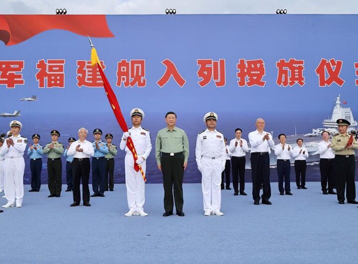 Новини світу - Армія Китаю отримала найпотужніший авіаносець