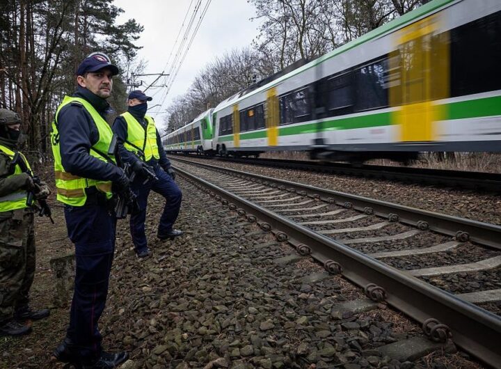 Новини світу - Диверсії в Польщі: в одного з затриманих виявили понад 40 паспортів РФ