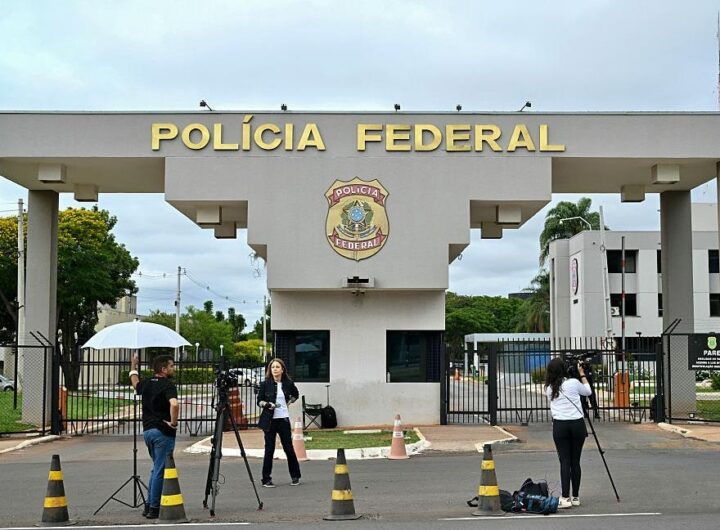 Новини світу - Експрезидент Бразилії намагався зламати електронний браслет паяльником