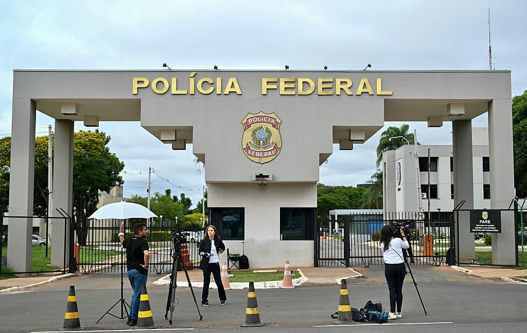 Новини світу - Експрезидент Бразилії намагався зламати електронний браслет паяльником