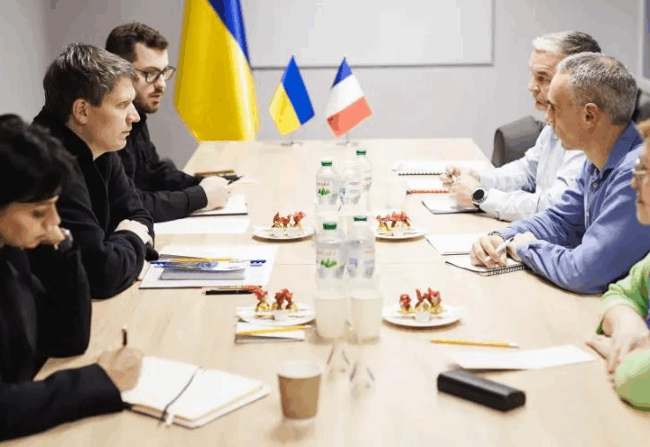 Новини світу - Франція готова виробляти зброю в Україні