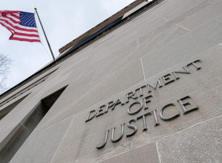 Новини світу - Франція видала США білоруску, що експортувала авіазапчастини в Росію