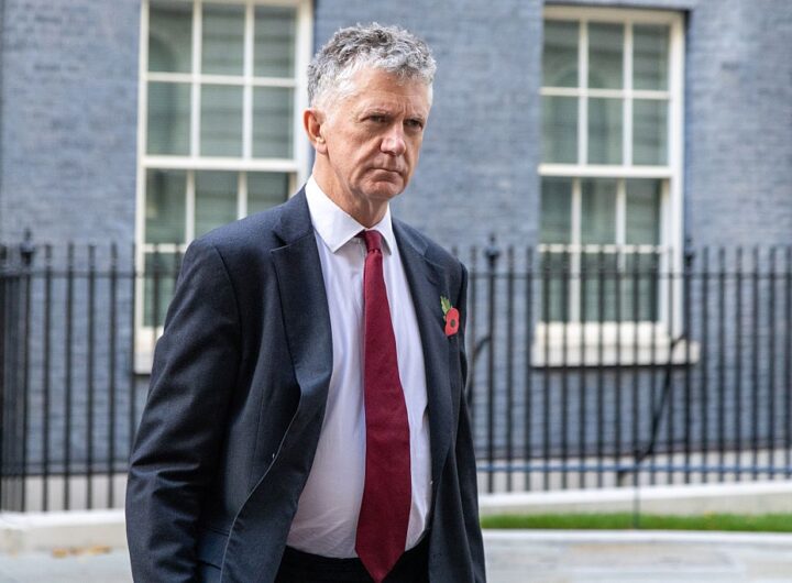 Новини світу - FT: Лондон намагався налагодити неформальний канал зв’язку з Москвою