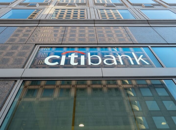 Новини світу - FT: Путін дозволив Citibank піти з РФ у спробі врятувати відносини зі США