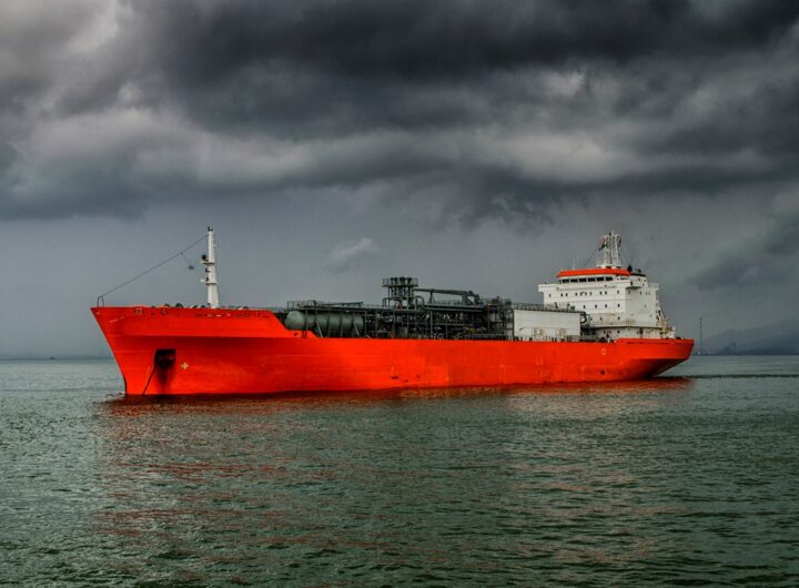 Новини світу - Індія шукає танкери для перевезення нафти з Близького Сходу