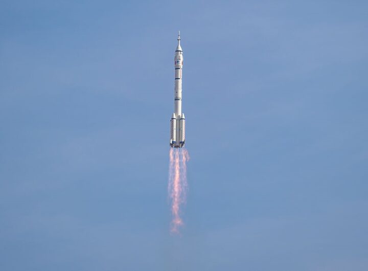 Технології - Китай запустив безпілотний корабель на космічну станцію