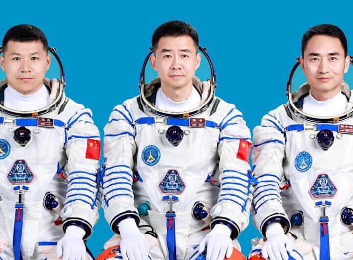 Технології - Китайські астронавти застрягли на орбіті після удару космічного сміття