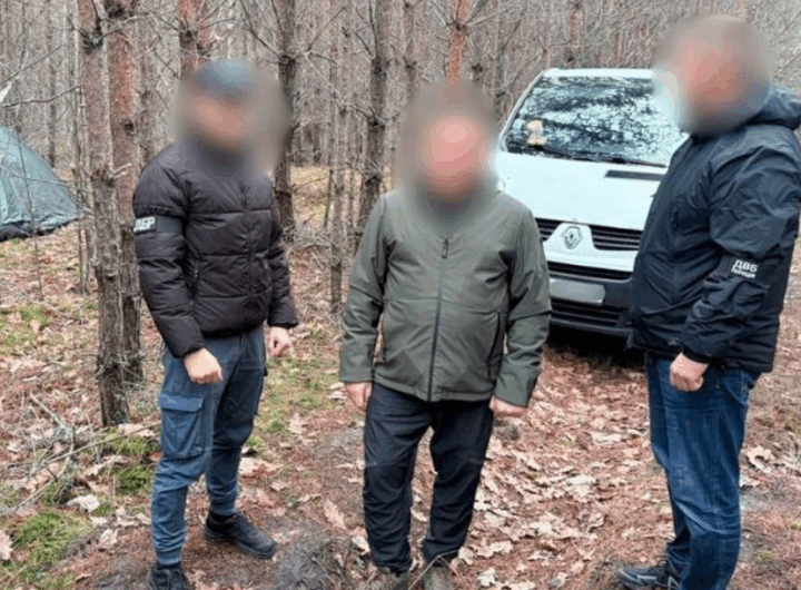 Новини Києва - Київського поліцейського, який ховався в лісі з 13 млн, заарештували