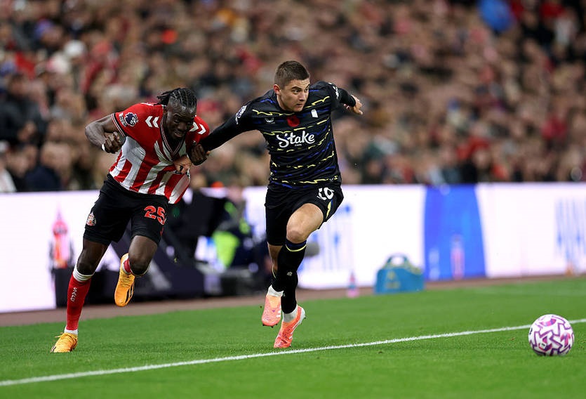 Новини спорту - Миколенко отримав посередню оцінку в матчі, де Евертон втратив перемогу