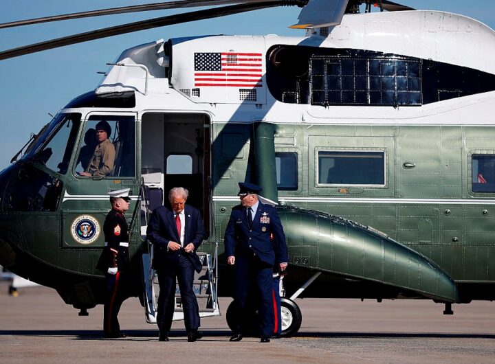 Новини світу - На авіабазу, де розташований літак Трампа, прибув підозрілий пакет