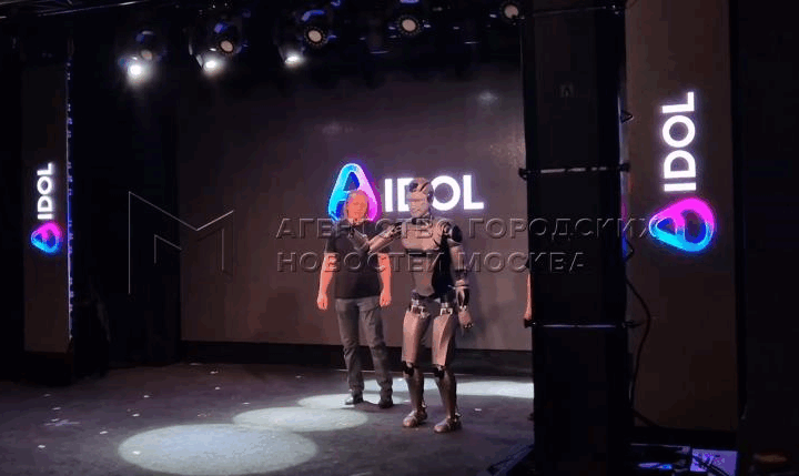 Новини світу - Перший російський людиноподібний робот впав під час презентації