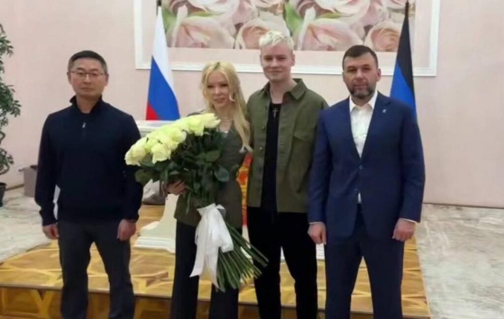 Новини світу - "Путіністи" Шаман і Мізуліна побралися в Донецьку