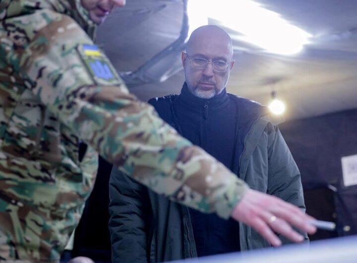 Новини України - Шмигаль відвідав оборонців Вовчанська