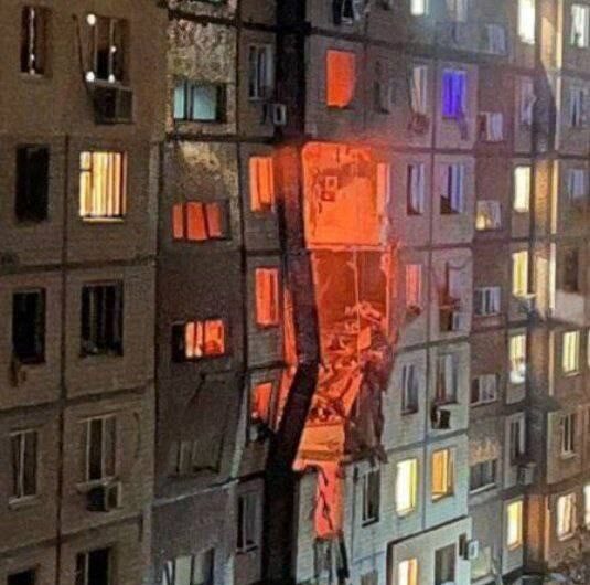 Новини України - У Дніпрі і Павлограді прогриміли вибухи, палає багатоповерхівка - пабліки