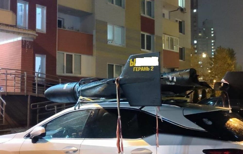 Новини Києва - У Києві чоловік перевозив "шахед" на даху авто