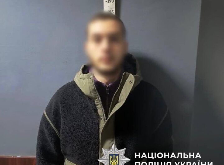 Новини Києва - У Києві затримали наркокур’єра з колбами канабісу