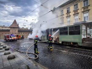 Новини України - У Львові під час руху загорівся трамвай