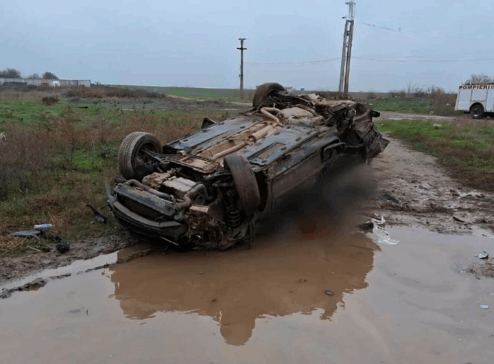 Новини світу - У Румунії потяг розчавив на переїзді автомобіль з людьми