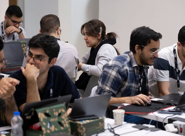 Новини світу - У світі з’явилась нова релігія: люди моляться штучному інтелекту