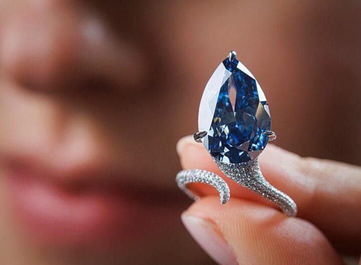 Новини світу - У Женеві продали рідкісний блакитний діамант за понад $25 млн