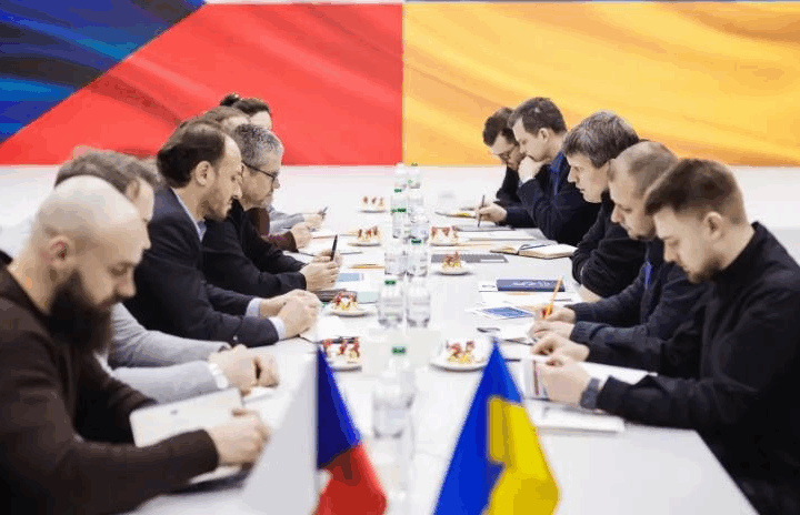 Новини України - Україна та Чехія узгодили постачання артилерійських снарядів