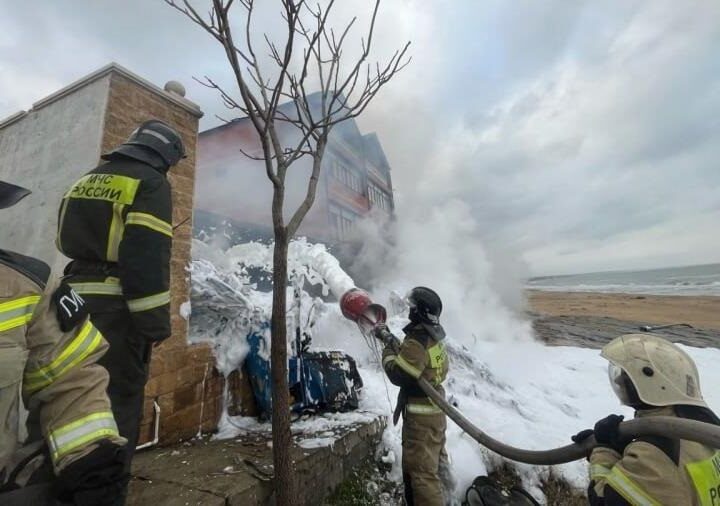 Новини світу - В Дагестані гелікоптер упав на житловий будинок: є загиблі й поранені