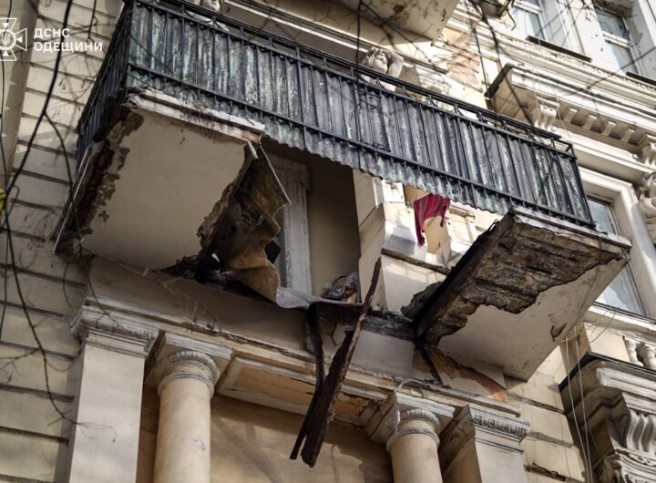 Новини України - В Одесі обвалився балкон, постраждали дві жінки