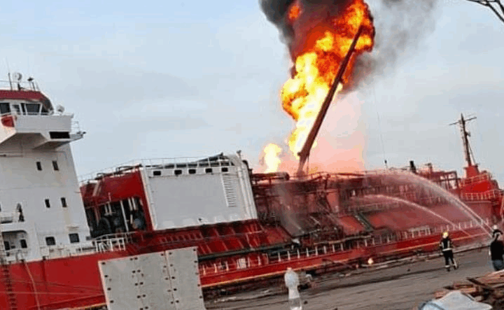 Новини світу - В Румунії евакуювали село після влучення дрона РФ в танкер з газом