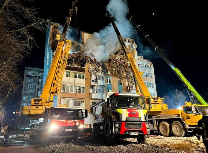 Новини України - В Тернополі продовжують розбирати завали будинку