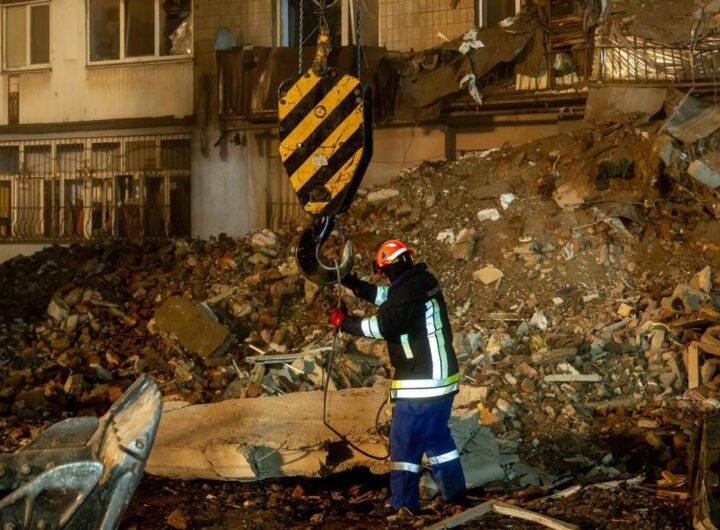 Новини України - В Тернополі третю добу триває розбір завалів