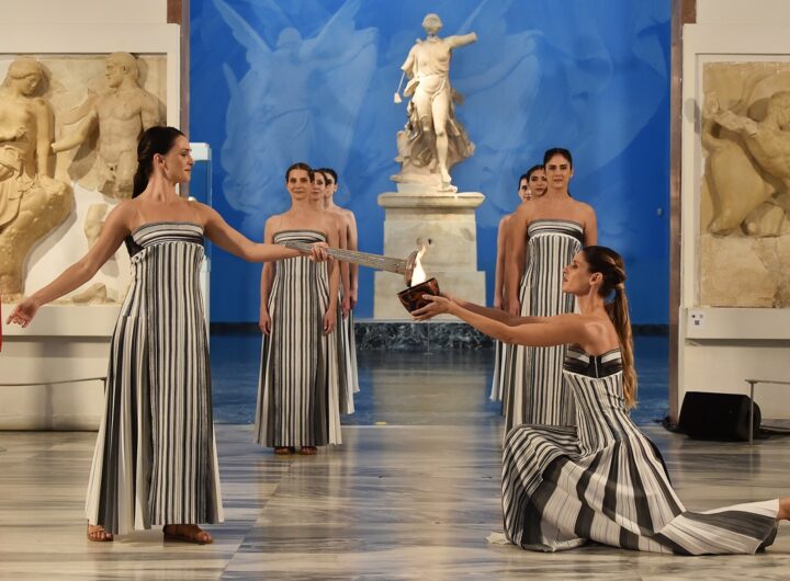 Новини світу - Запалення олімпійського вогню перенесли в музей через негоду