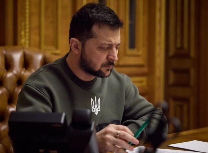 Новини України - Зеленський підписав закон про тимчасове бронювання в підприємствах ОПК