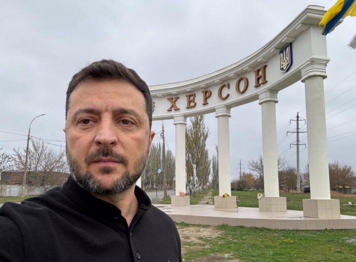 Новини України - Зеленський у Херсоні пообіцяв захист від дронів РФ