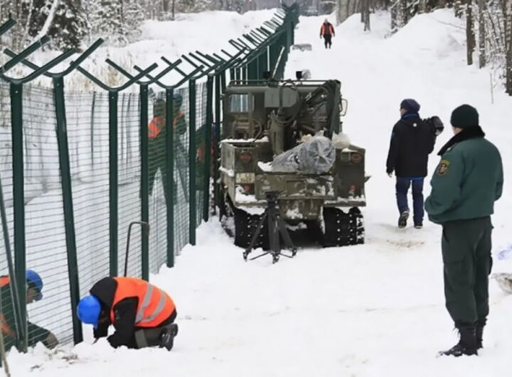 Новини світу - 280 км: Латвія повністю огородилася від Росії парканом