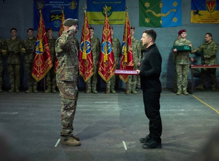 Володимир Зеленський вручив нагороди українським захисникам у Харкові