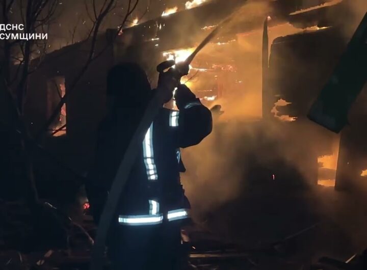 Сумщина: рятувальники гасять пожежі після російських ударів