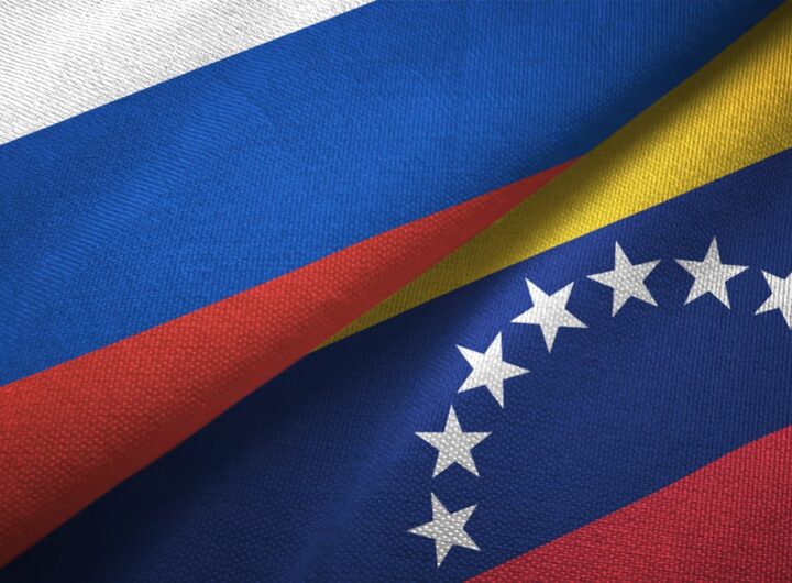 Новини світу - AP: РФ почала евакуацію сімей співробітників посольства у Венесуелі